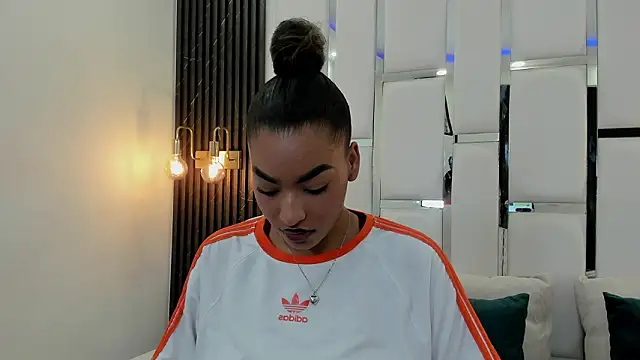 Snapshot of _luna_rossee_ chatting on March 2, 2026, 9:43 pm luna rossee online show from March 2, 2026, 9:43 pm