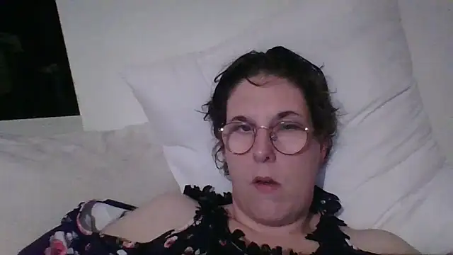 Snapshot of OIseauNoir88 chatting on April 21, 2026, 7:50 pm OIseauNoir88 online show from April 21, 2026, 7:50 pm