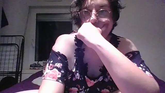 Snapshot of OIseauNoir88 chatting on May 14, 2026, 8:15 pm OIseauNoir88 online show from May 14, 2026, 8:15 pm
