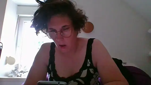 Snapshot of OIseauNoir88 chatting on May 16, 2026, 6:32 am OIseauNoir88 online show from May 16, 2026, 6:32 am