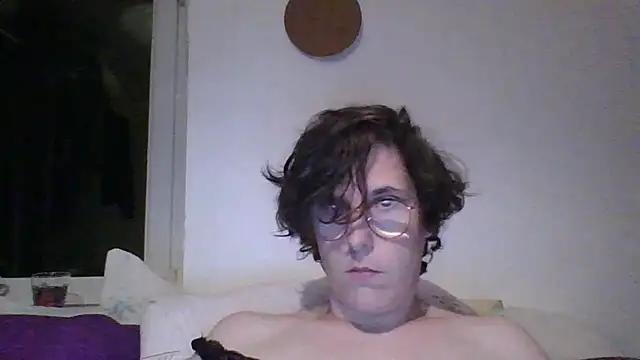 Snapshot of OIseauNoir88 chatting on May 16, 2026, 7:34 pm OIseauNoir88 online show from May 16, 2026, 7:34 pm