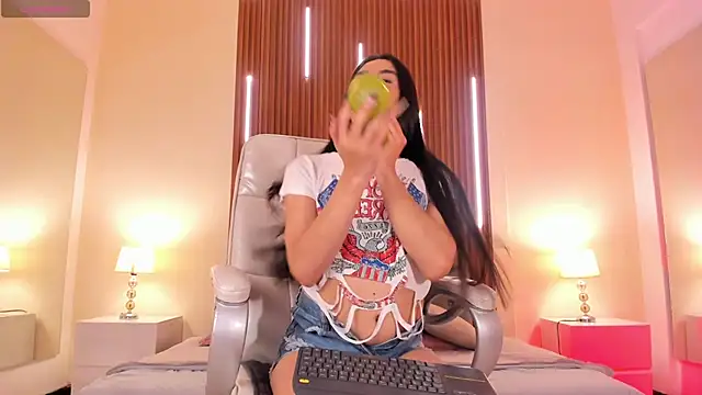 Viannca   online show from May 1, 2026, 6:07 am