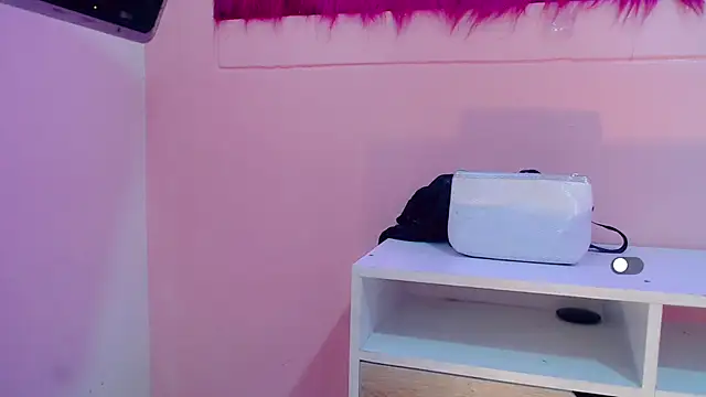 Snapshot of isabella_vogue chatting on February 14, 2026, 11:40 am isabella vogue online show from February 14, 2026, 11:40 am