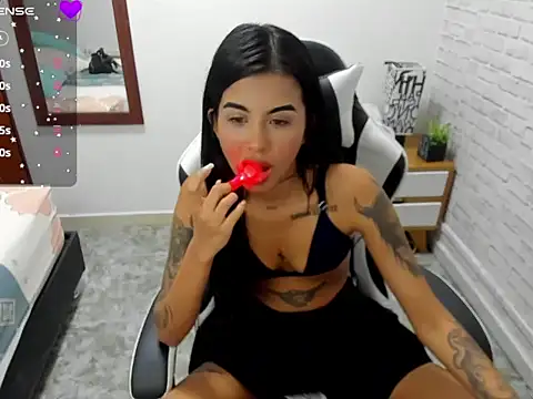 Mia Lover  online show from February 21, 2026, 2:45 am