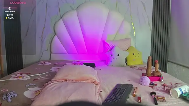 LiaJohnnson  online show from May 25, 2026, 4:40 am