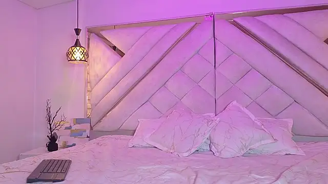 nilaynoa online show from February 17, 2026, 12:12 pm