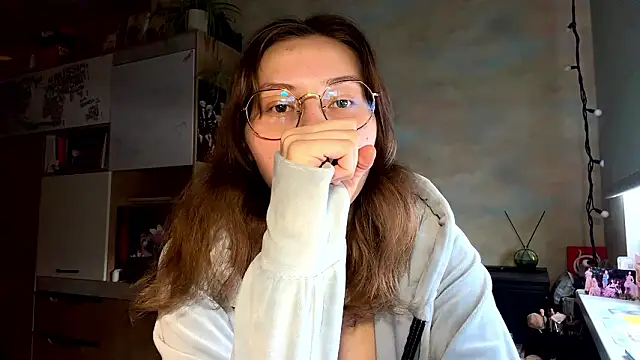 Miaaa Moon online show from March 4, 2026, 1:17 pm