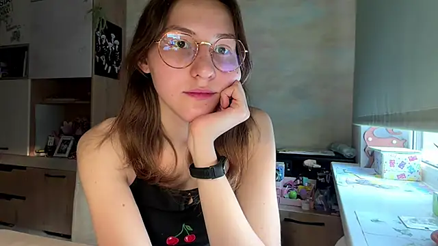 Miaaa Moon online show from April 7, 2026, 2:50 pm