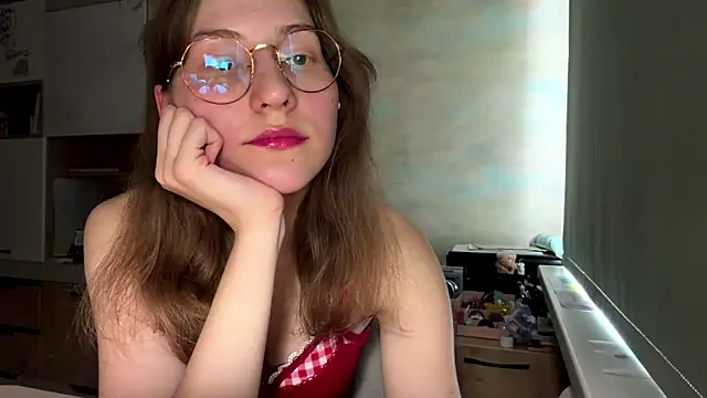 Miaaa Moon online show from April 14, 2026, 12:11 pm