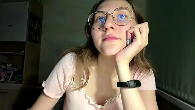 Snapshot of Miaaa_Moon chatting on July 1, 2026, 7:46 pm Miaaa Moon online show from July 1, 2026, 7:46 pm