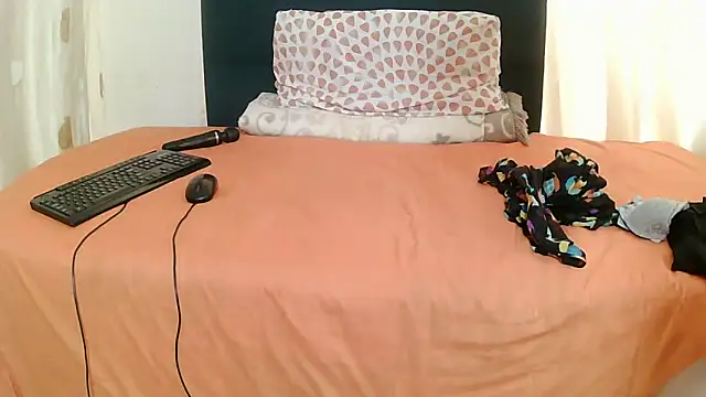 Snapshot of Exotic_FreakyQueen chatting on February 17, 2026, 2:35 pm Exotic FreakyQueen online show from February 17, 2026, 2:35 pm