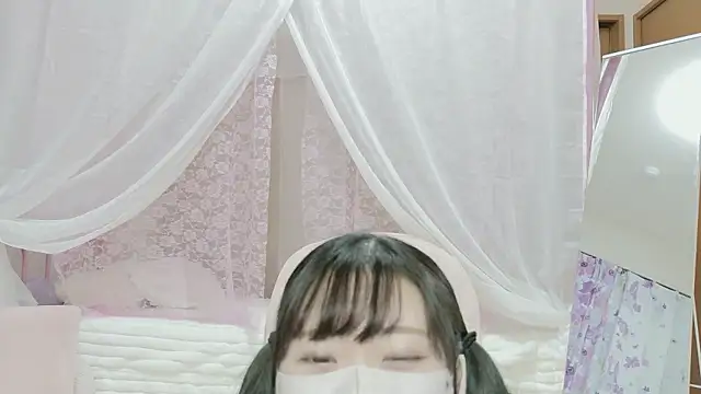 Snapshot of MOE_o0 chatting on April 4, 2026, 9:18 am MOE o0 online show from April 4, 2026, 9:18 am