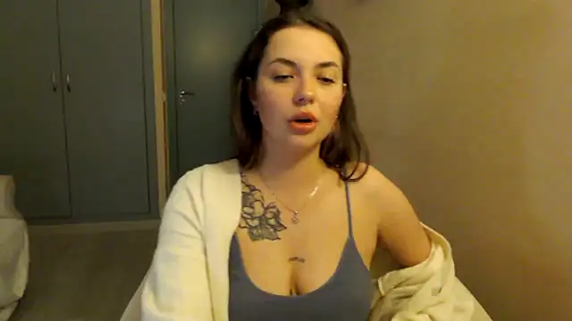 Snapshot of JuliaGraceOF chatting on February 17, 2026, 11:00 pm JuliaGraceOF online show from February 17, 2026, 11:00 pm