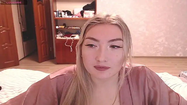 Snapshot of MiraRoy chatting on February 9, 2026, 3:38 pm MiraRoy online show from February 9, 2026, 3:38 pm