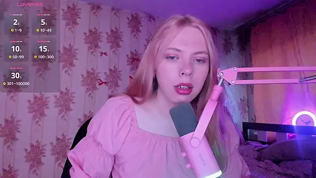 Snapshot of Cutie_Bambi chatting on June 21, 2026, 12:19 pm Cutie Bambi online show from June 21, 2026, 12:19 pm
