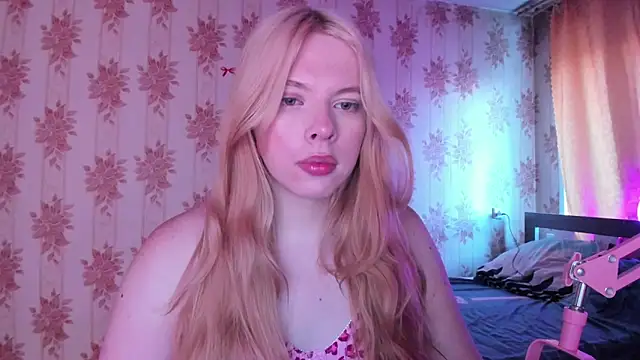 Snapshot of Cutie_Bambi chatting on July 16, 2026, 12:11 pm Cutie Bambi online show from July 16, 2026, 12:11 pm