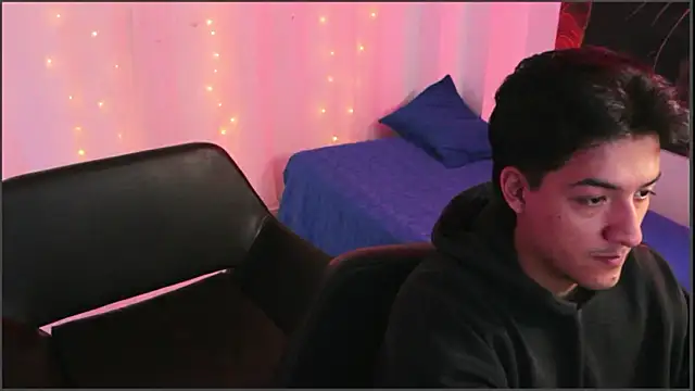 RoseSinsDonViktor online show from March 11, 2026, 4:46 pm