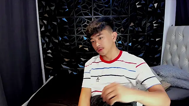 xlovercutietwink online show from April 5, 2026, 5:26 am