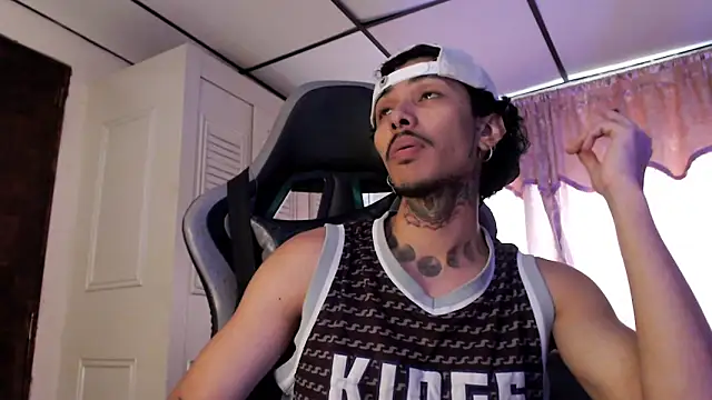 Snapshot of D3v1L88 chatting on May 31, 2026, 6:53 pm D3v1L88 online show from May 31, 2026, 6:53 pm