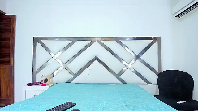 Nico Hillx online show from February 5, 2026, 5:39 pm