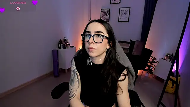 Luna tagliaferri online show from March 28, 2026, 2:38 pm