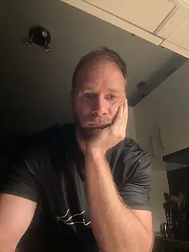 Snapshot of Sentinel801 chatting on November 17, 2025, 4:07 am Sentinel801 online show from November 17, 2025, 4:07 am