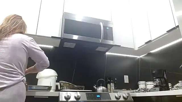 HazelSkyesChat online show from February 25, 2026, 2:27 pm