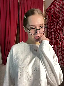 Snapshot of MyKittySayMeow chatting on February 15, 2026, 8:49 pm MyKittySayMeow online show from February 15, 2026, 8:49 pm