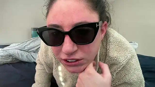 mr mrs glitter online show from January 31, 2026, 8:29 pm