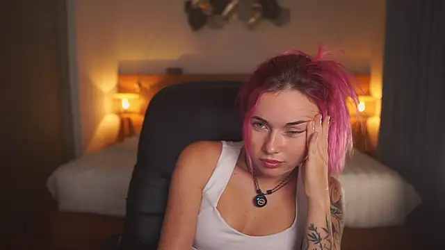 Snapshot of Sarah_Pink chatting on July 11, 2026, 2:31 pm Sarah Pink online show from July 11, 2026, 2:31 pm