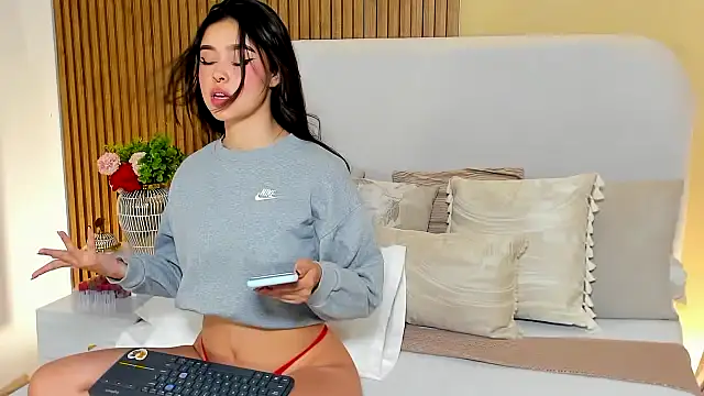 CristalMayson online show from March 26, 2026, 1:01 am