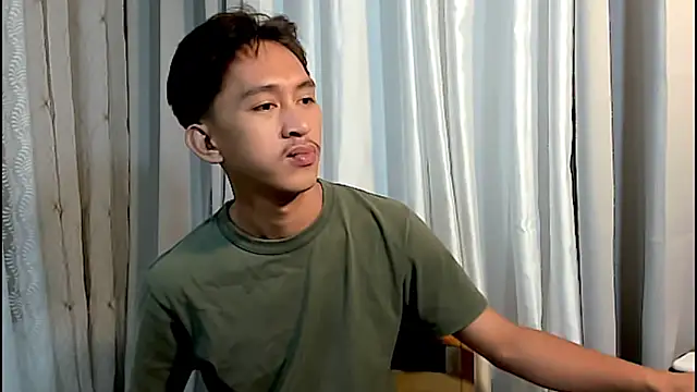  andrie69  online show from April 17, 2026, 2:36 am