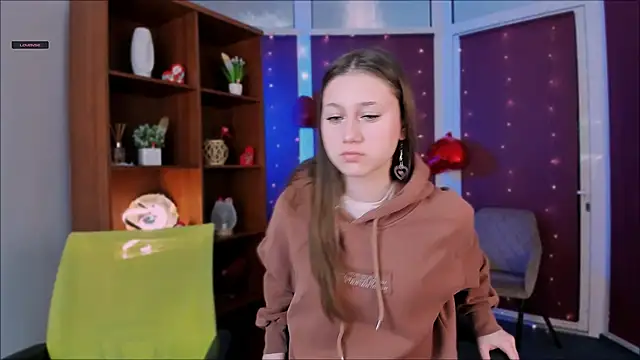 arianaa cat online show from February 11, 2026, 5:56 am