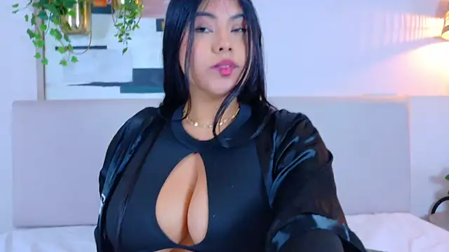 VioletBloomm online show from March 17, 2026, 11:35 am