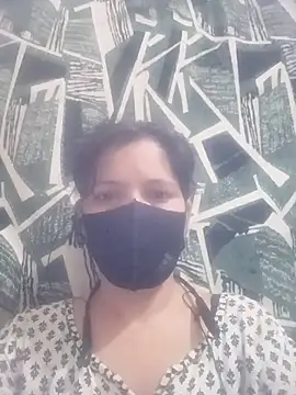 RoxyQueenX online show from April 18, 2026, 6:12 pm