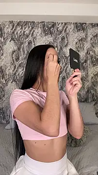 Snapshot of Mialarouse chatting on February 2, 2026, 10:41 pm Mialarouse online show from February 2, 2026, 10:41 pm