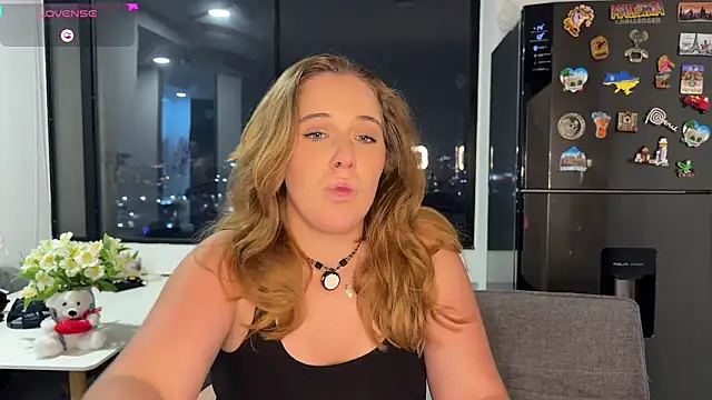 Snapshot of Sofii_n_Diego chatting on March 25, 2026, 12:27 am Sofii n Diego online show from March 25, 2026, 12:27 am