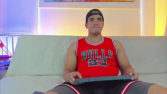 jhon nicolas online show from April 8, 2026, 12:10 am