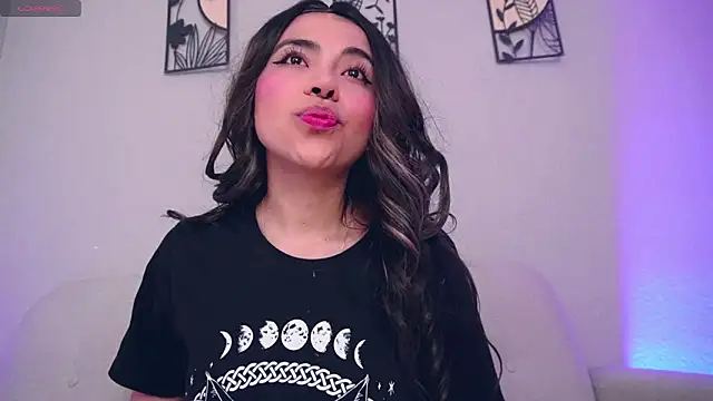 Snapshot of loveegirll1 chatting on February 27, 2026, 3:50 am loveegirll1 online show from February 27, 2026, 3:50 am