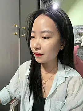 Linne6789 online show from May 10, 2026, 3:23 am