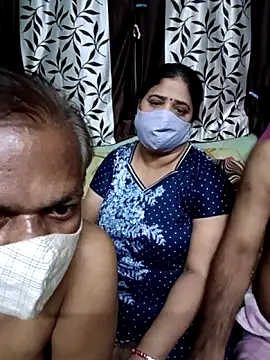 Snapshot of HoneyHush chatting on February 18, 2026, 6:15 pm HoneyHush online show from February 18, 2026, 6:15 pm