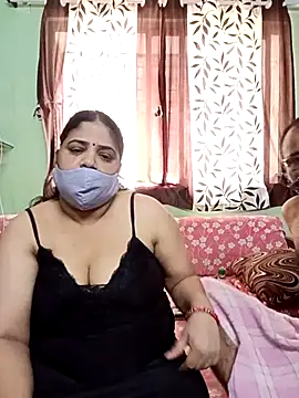 Snapshot of HoneyHush chatting on February 22, 2026, 6:02 am HoneyHush online show from February 22, 2026, 6:02 am