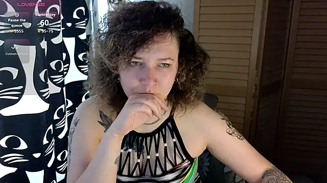Snapshot of Ozalin_ chatting on July 1, 2026, 8:27 am Ozalin online show from July 1, 2026, 8:27 am