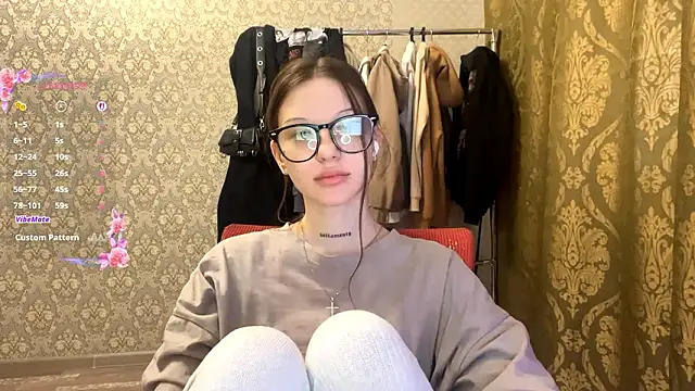 Snapshot of LumPetal chatting on February 12, 2026, 5:24 am LumPetal online show from February 12, 2026, 5:24 am