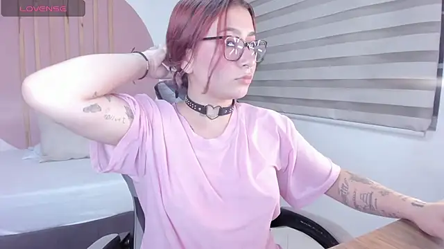 charlottee27  online show from February 6, 2026, 2:05 am