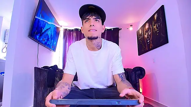 Snapshot of miguel_aguirre_ chatting on February 2, 2026, 2:49 pm miguel aguirre online show from February 2, 2026, 2:49 pm