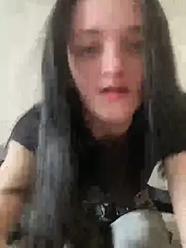 Snapshot of LeonieClaire chatting on March 9, 2026, 3:05 pm LeonieClaire online show from March 9, 2026, 3:05 pm