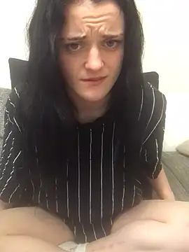Snapshot of LeonieClaire chatting on March 26, 2026, 5:40 pm LeonieClaire online show from March 26, 2026, 5:40 pm