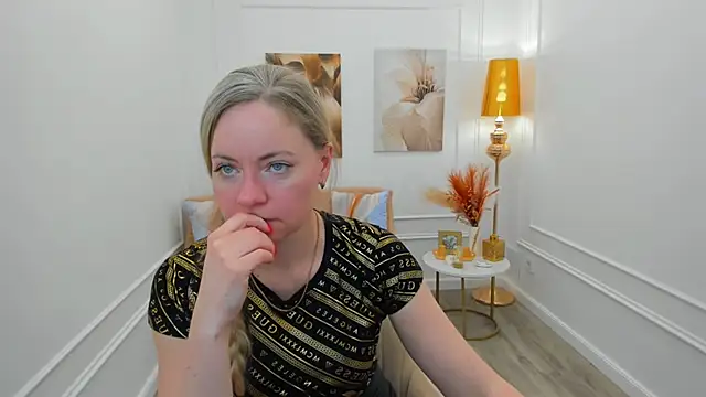 CharlotteKerti online show from April 1, 2026, 5:54 pm