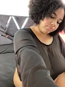 Snapshot of AlahiaFrequency chatting on February 2, 2026, 8:51 pm AlahiaFrequency online show from February 2, 2026, 8:51 pm